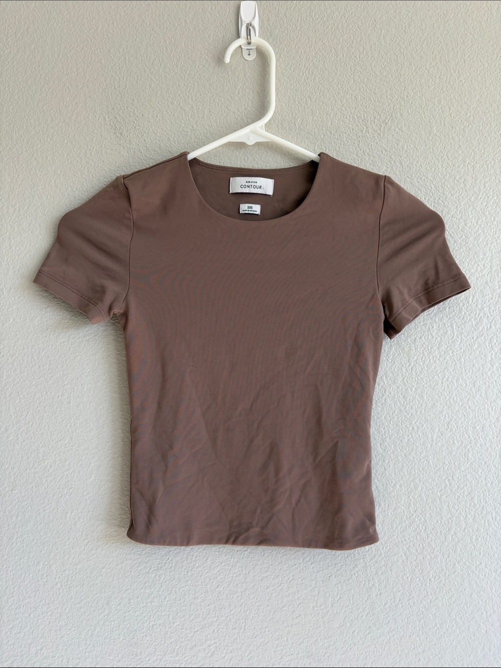 Babaton Contour Crew Neck Fitted Tee in Gravel Taupe - XXS
